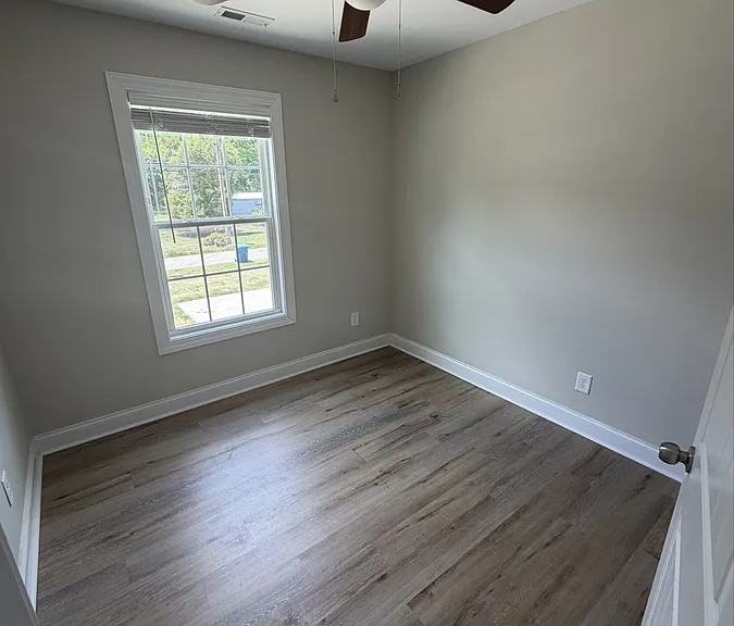 1133 Davis St — Photo 5