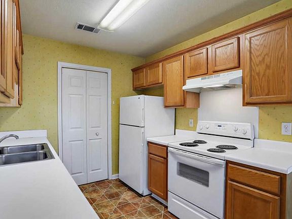 3rd image of 205 McLaurin Dr