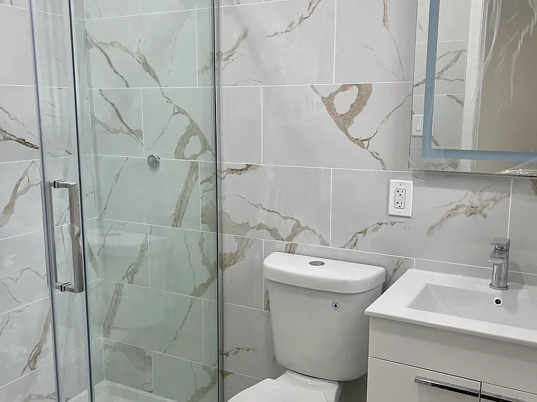 Alexandria Apartments — Photo 7