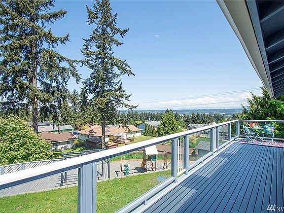 4th image of 6021 44th Ave E