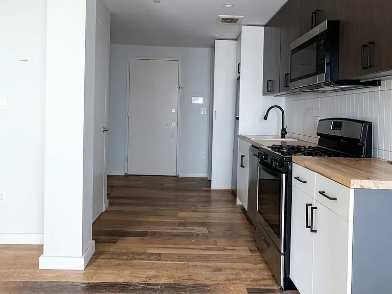 945 Bergen St #220 — Photo 9