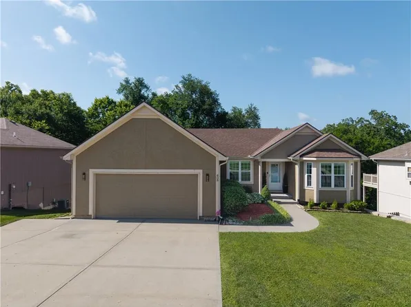 808 Old Stage Rd, Pleasant Hill, MO 64080