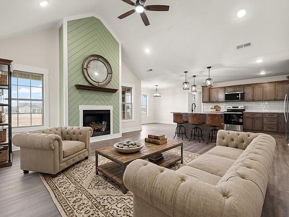 5th image of 805 Mohawk Dr
