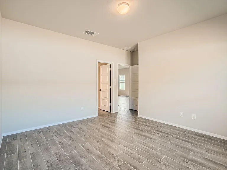 137 Delta Crst — Photo 15