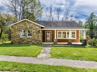 131 Henderson St, Saluda, NC 28773