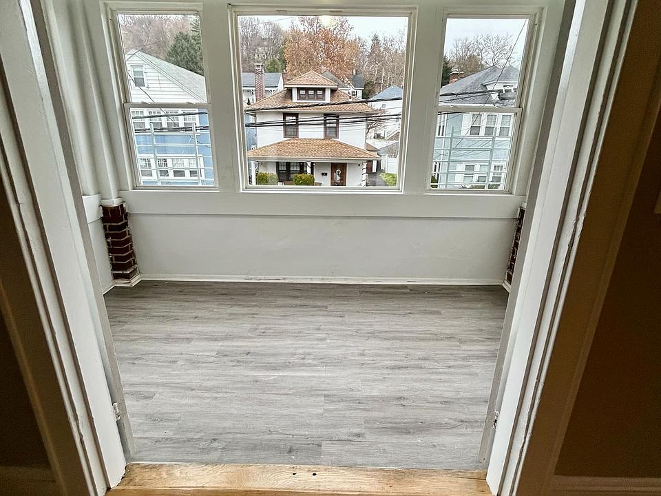 Bonus sunroom/office space
