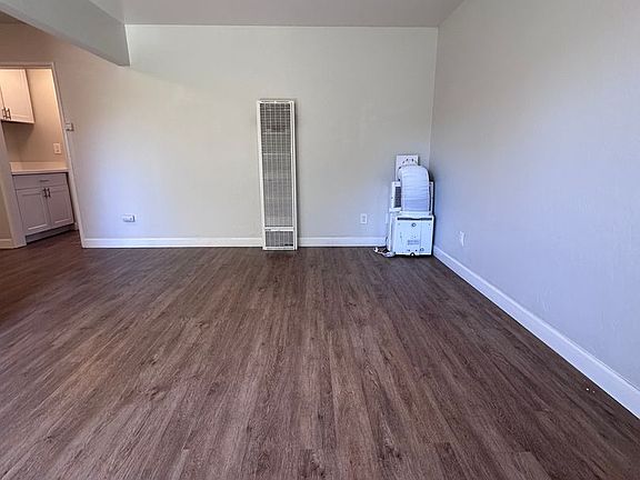 4th image of 350 Dunster Dr #5