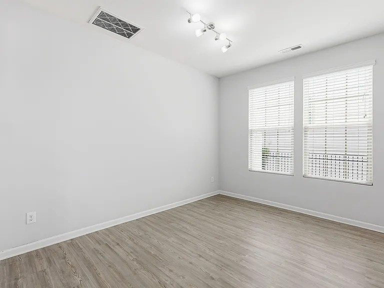 221 Irving Way — Photo 13