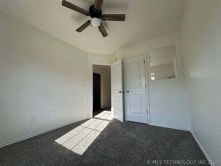 623 N Division St — Photo 10