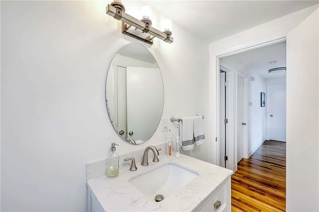 3 bed, 1100 sqft, $3,000 — Photo 4