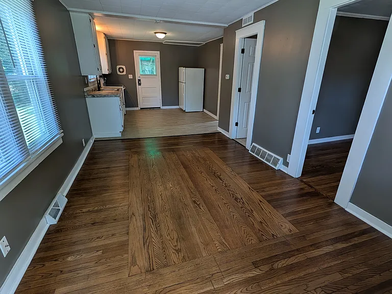 413 E Cherry St — Photo 3