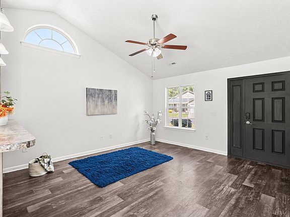 4th image of 265 Upper Saddle Circle