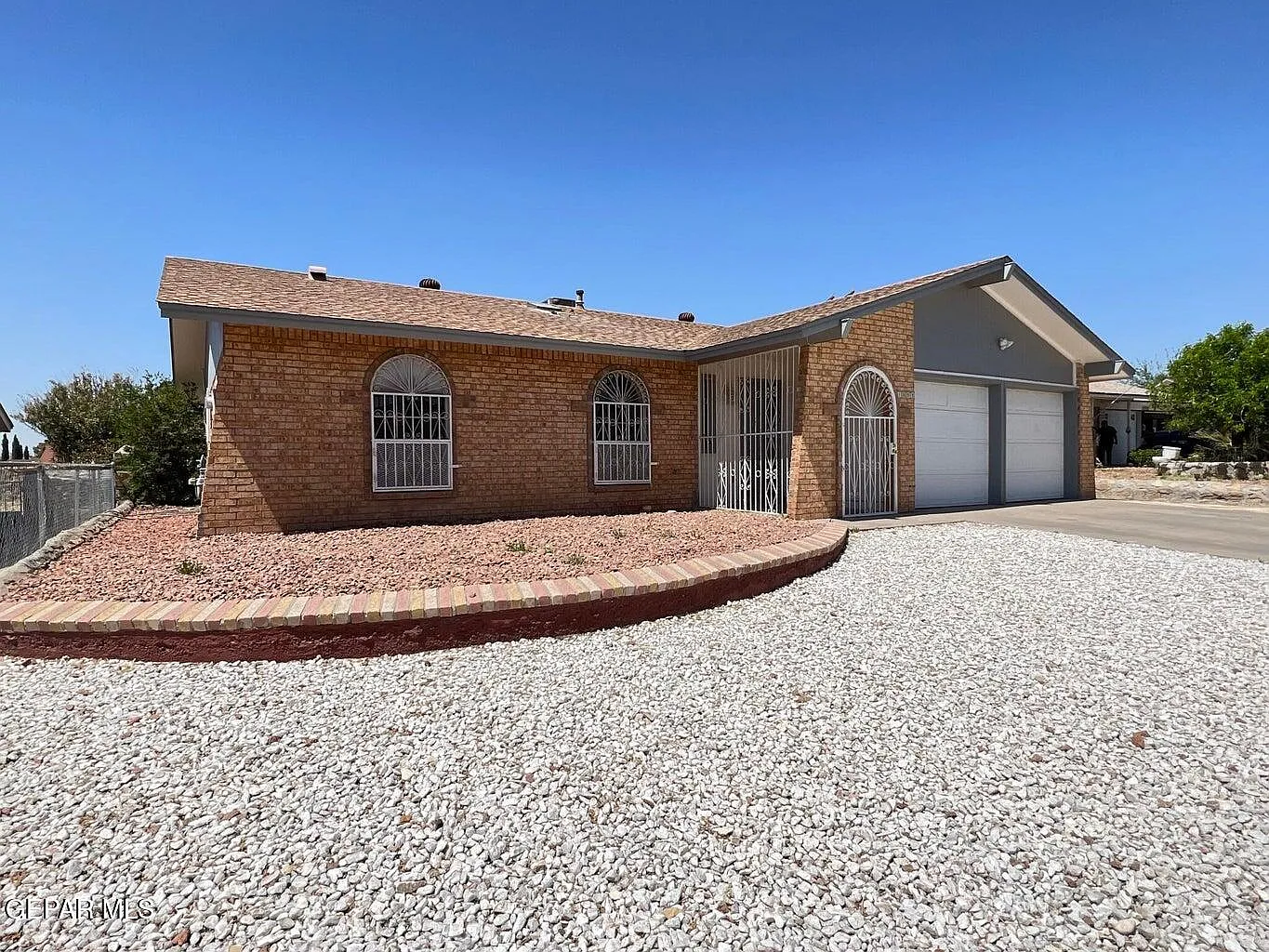 3 bed, 2.0 bath, 1392 sqft, $1,550 — Photo 3