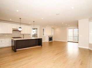 1225 W Addison St #1, Chicago, IL 60613