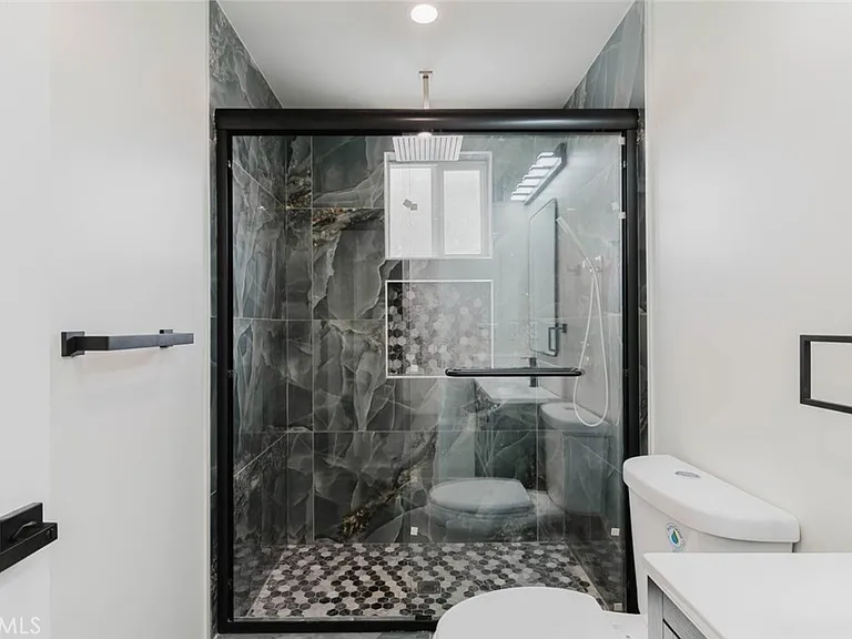 7732 Etiwanda Ave #1/2 — Photo 16