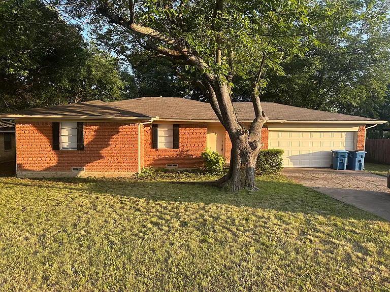 1114 Wintergreen Ct — Photo 1
