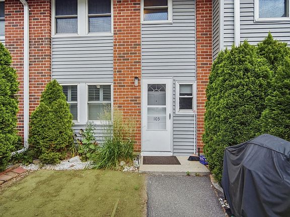 5th image of 103 Manor Ct #103