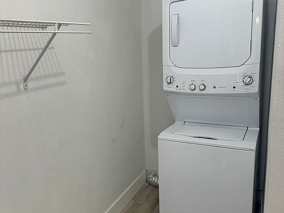 5th image of 4901 Dover Cir #6