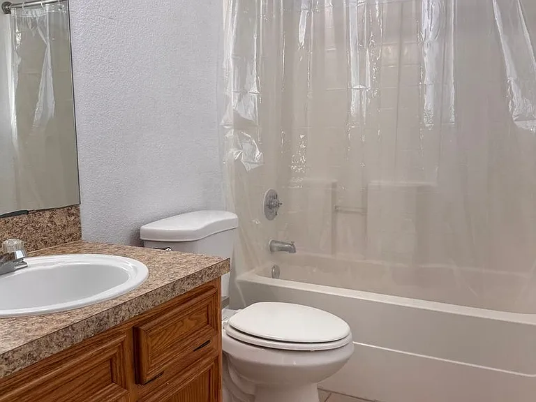 502 Bermuda — Photo 7