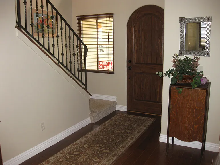 570 Sandercock St — Photo 3