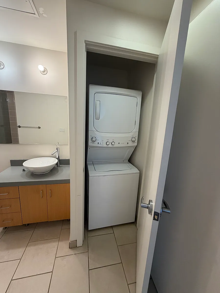 Building Photo - 1530 J St #450