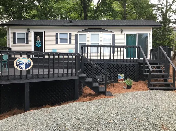 112 S Cardinal Dr, New London, NC 28127