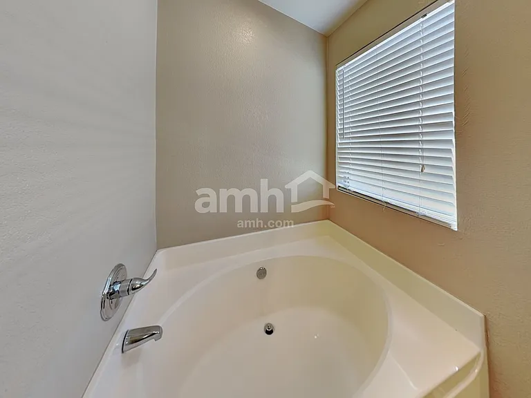 7926 N 54th Dr — Photo 12