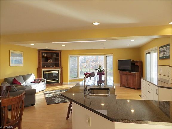 4th image of 31315 Carlton Dr