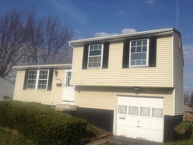 104 McLaughlin Dr photo 1