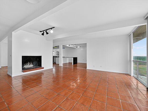 3rd image of 1103 Harry Wurzbach Rd #4E