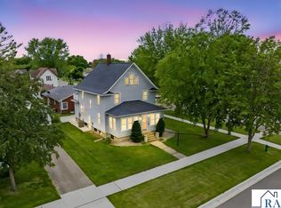 306 E 3rd St, Blue Earth, MN 56013