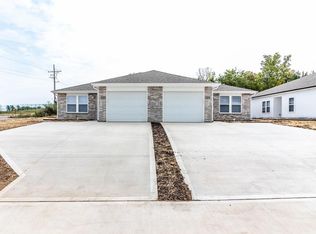 1092 Pebblecreek Dr, Warrensburg, MO 64093