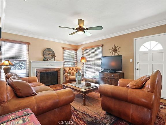 5th image of 808 W 33rd Way