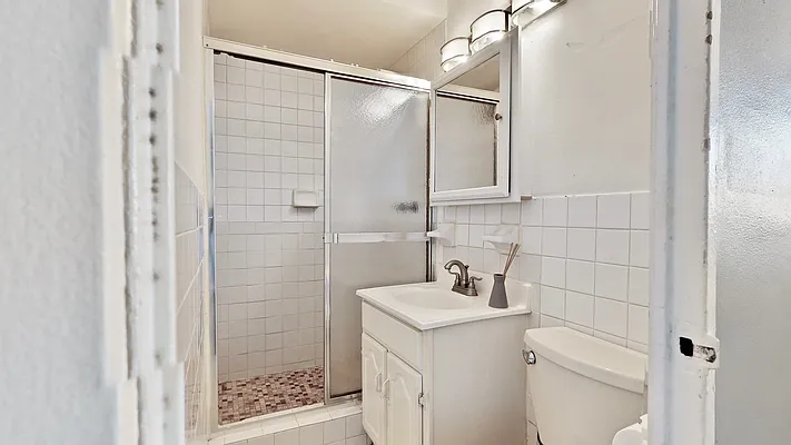 Sold by Bizzarro Agency | media 10