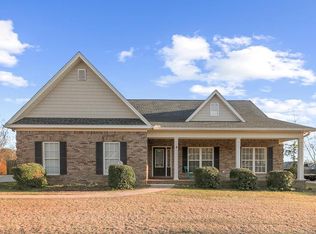 215 Azalea Ln, Headland, AL 36345