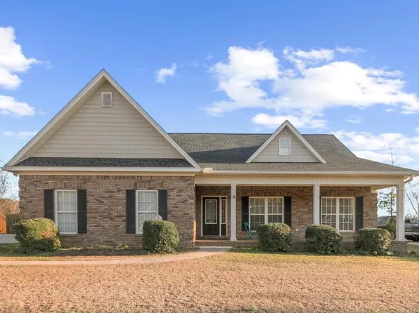 215 Azalea Ln, Headland, AL 36345