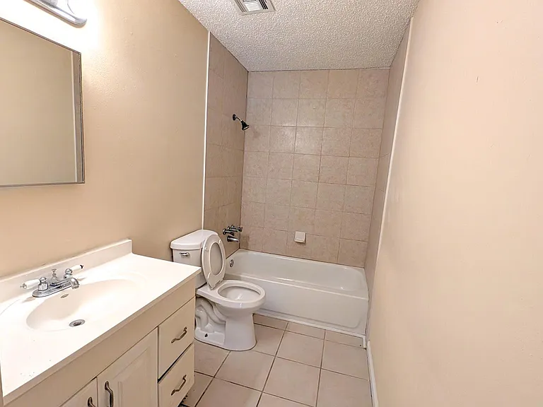 Generously-sized bathroom with combined tub shower