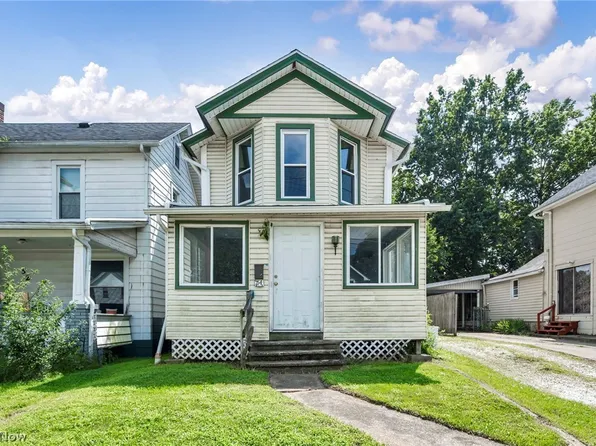 54 Brown St, Barberton, OH 44203