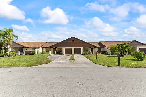 8495 Lake Point Ct Photo 1
