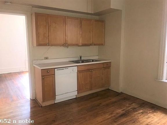 4th image of 652 N Noble St #1028