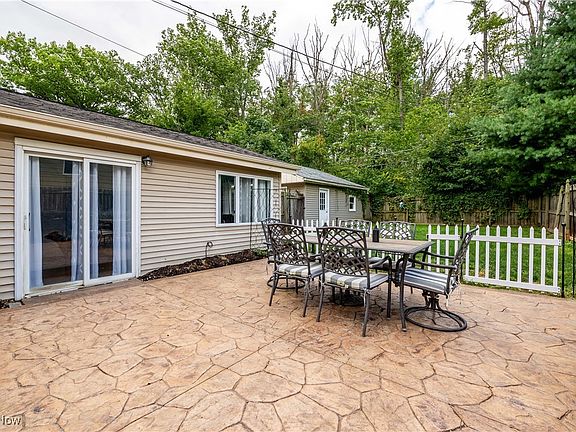 3rd image of 26263 Redwood Dr