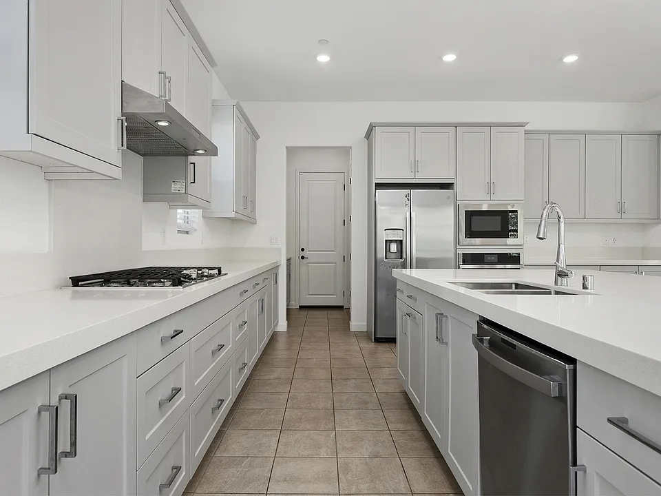 702 Westbrook Loop