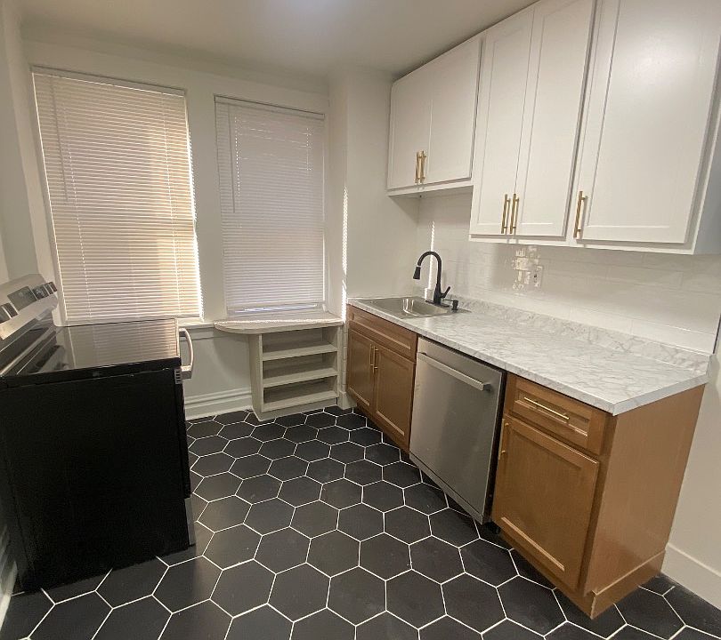 1st image of 4746 S Grand Blvd #1S