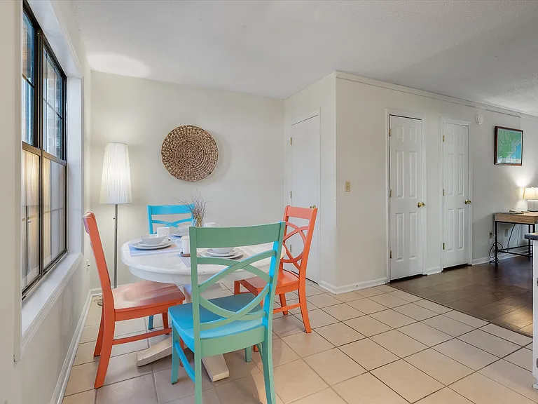 1018 Monticello Dr — Photo 7