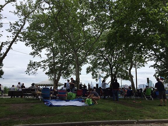 yoga classes and jazz concerts at Riverside Park
