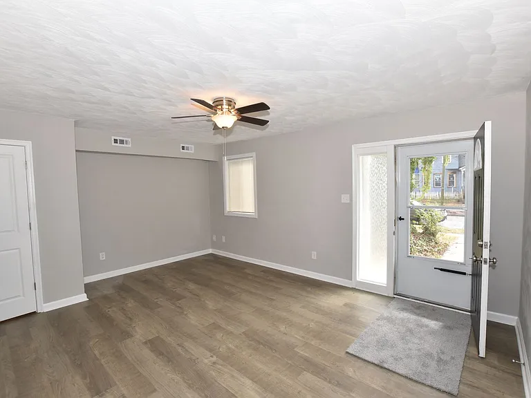 1324 W 38th St — Photo 3