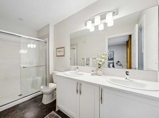 208 Vantage Dr, Cochrane, AB T4C3G4