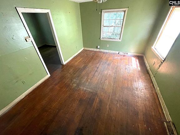 3rd image of 4237 Mountain Dr