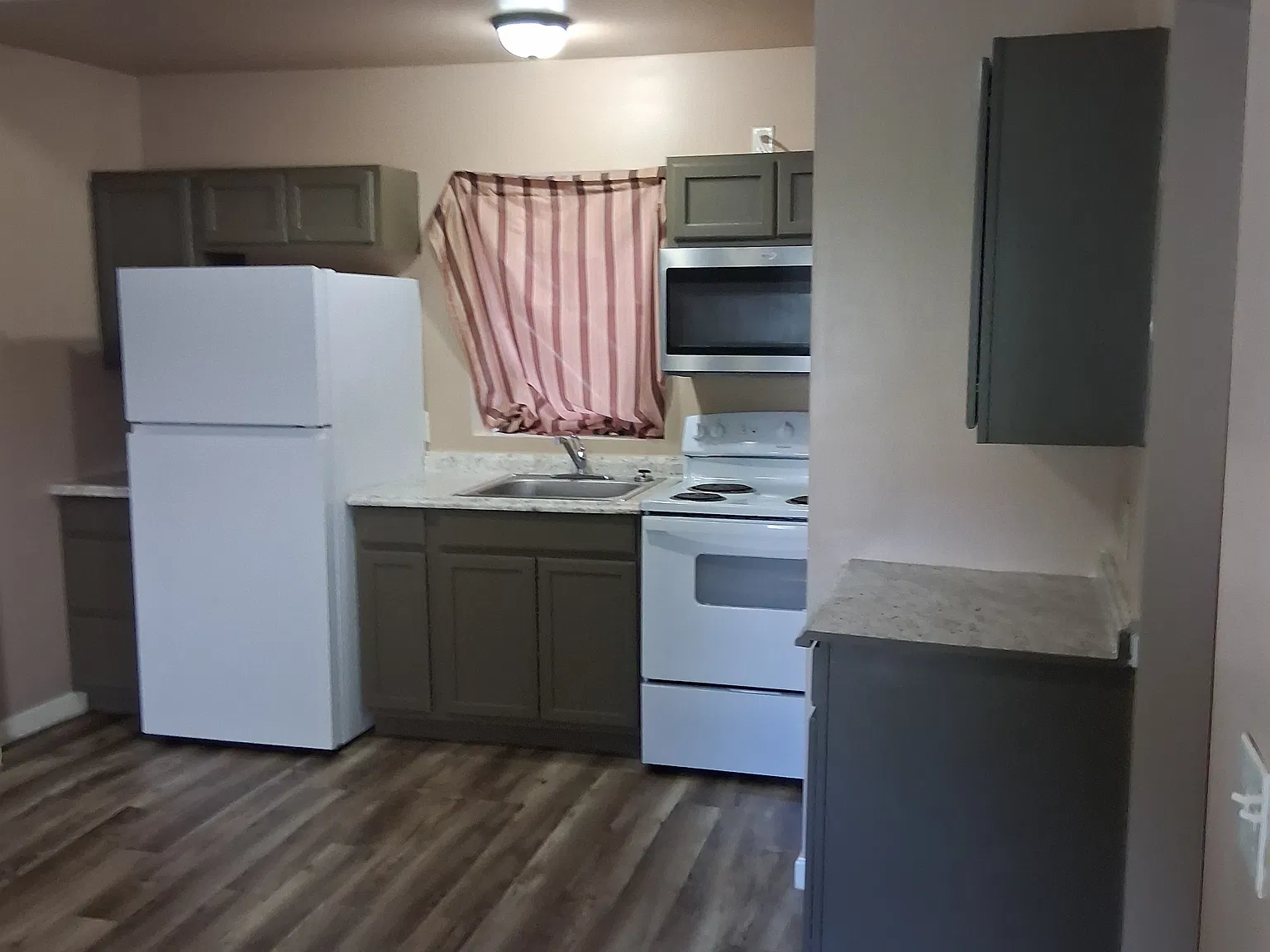 2 bed, 750 sqft, $1,000 — Photo 1