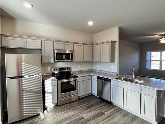 3rd image of 909 E Egret Rd